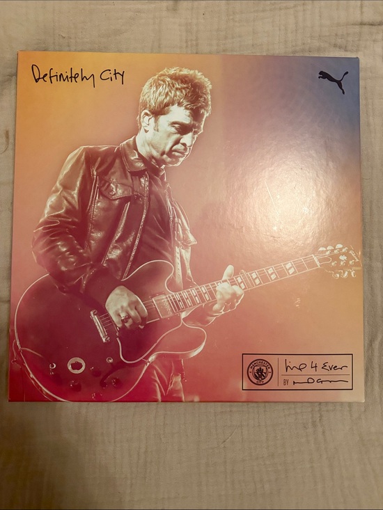 Puma Other - Manchester United Jersey - NWT in original record style box.